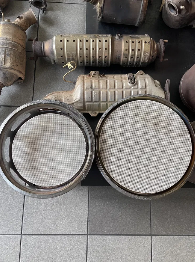 filtru de particule infundat, inlocuire filtru de particule, curatare filtru de particule, curatare dpf, dpf infundat, evacuari custom, reparatii toba esapament, sudura tobe, reparatii tobe esapament, service auto sector 6, tobe esapament universale, sudura toba esapament, toba esapament, racord flexibil esapament, sudura tobe esapament, esapamente auto, racord flexibil auto, sudura racord flexibil, inlocuire racord flexibil esapament, toba finala