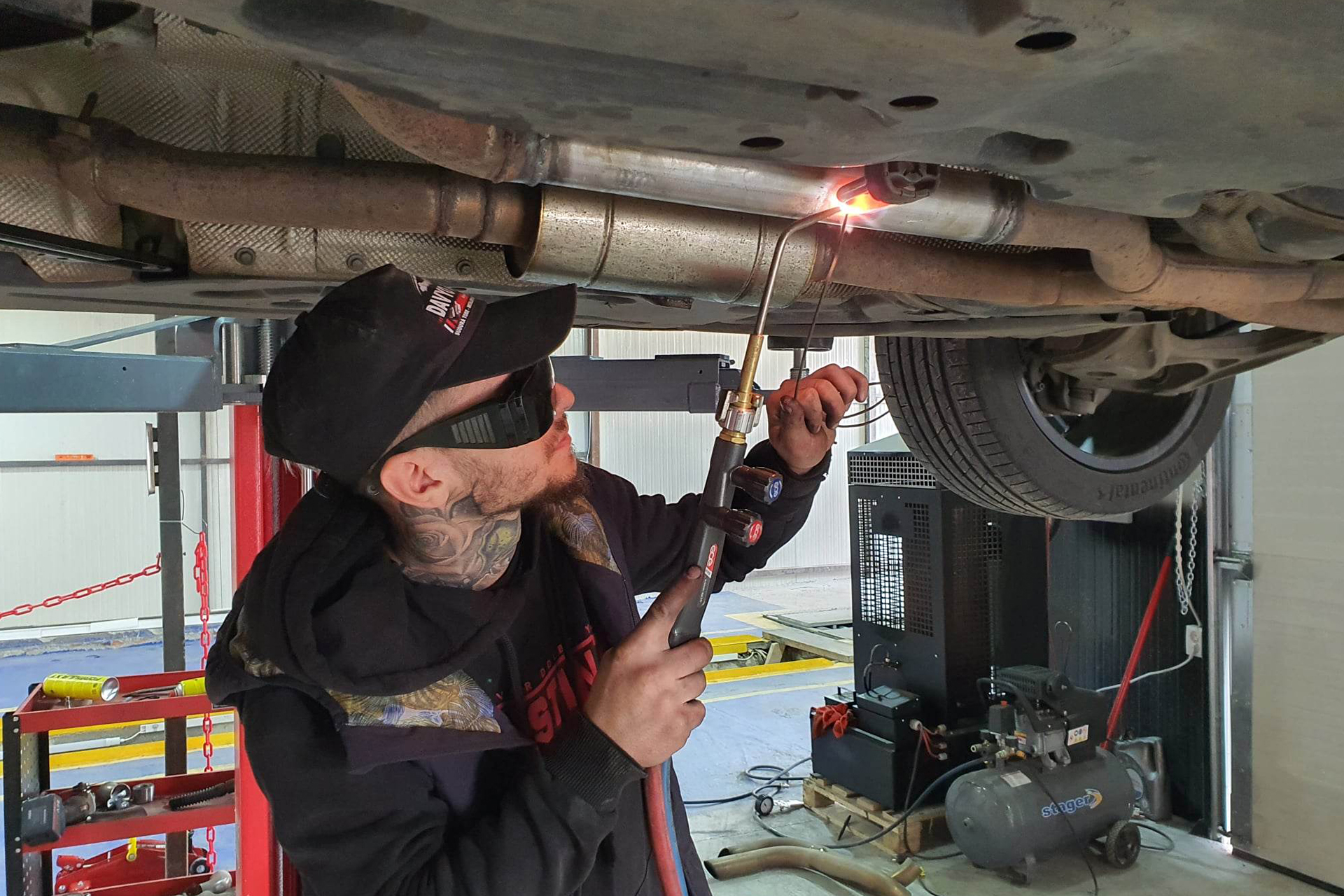 evacuari custom, reparatii toba esapament, sudura tobe, reparatii tobe esapament, service auto sector 6, tobe esapament universale, sudura toba esapament, toba esapament, racord flexibil esapament, sudura tobe esapament, esapamente auto, racord flexibil auto, sudura racord flexibil, inlocuire racord flexibil esapament, toba finala